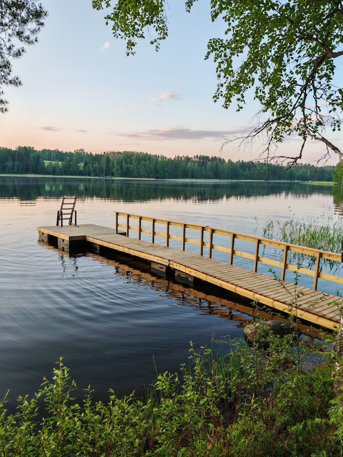 Sauna 2. 2,4 x 3 m + 10 m käyntisilta. Ristiina